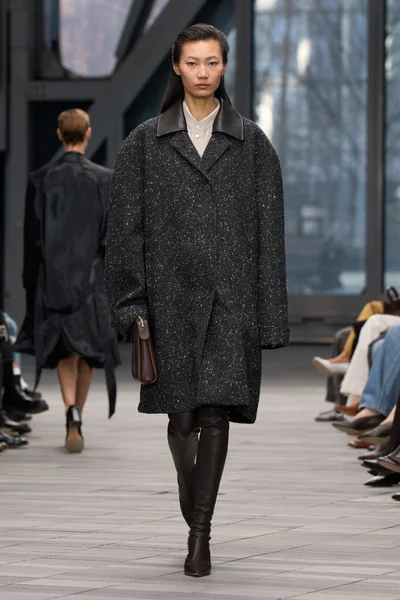 Look 19